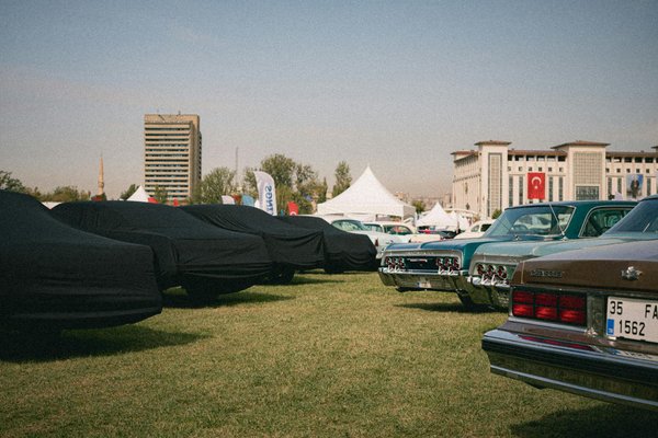 Les ceintures pour robe : l'accessoire incontournable pour briller