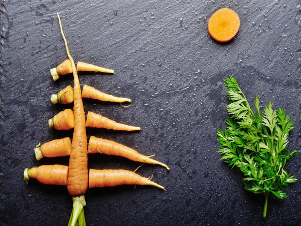 Pantalons à rayures : comment les styliser pour paraître plus grande?