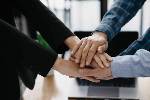 Quels sont les exercices de coordination œil-main pour améliorer la précision au tennis de table ?